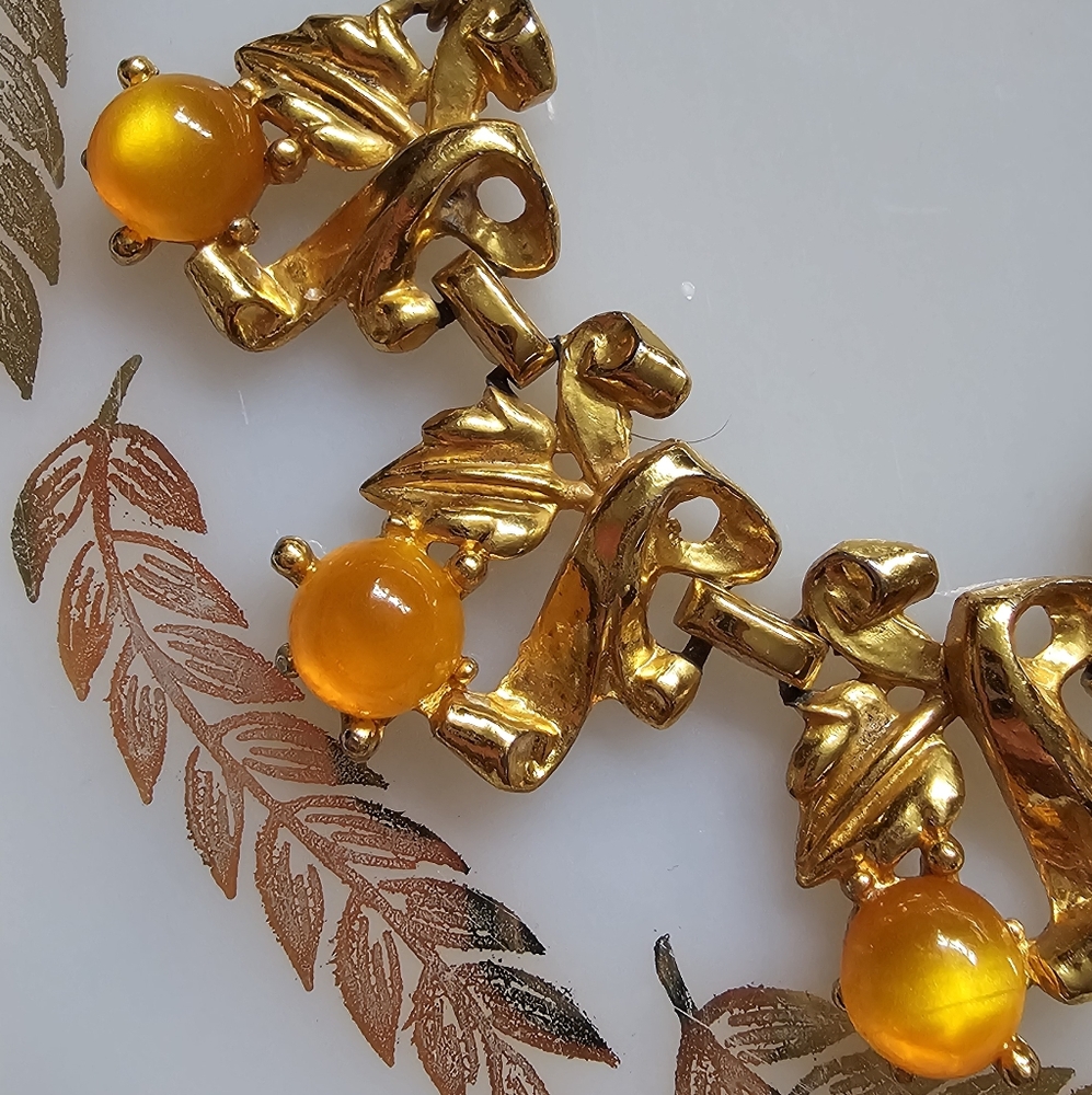 1950's Moonglow Thermoset Lucite Necklace. Vintage Necklace. Moonglow. - Picture 9 of 11